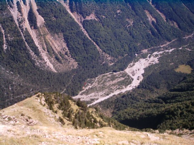 See that reddish block/dot in the middle of the picture? That the refugio we spent the night in.